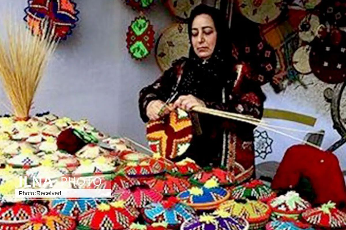 نمایشگاه صنایع دستی و سوغات در آبیک آغاز به کار کرد