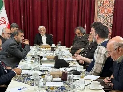 نشست عارف و جمعی از جامعه‌شناسان درباره حوادث اخیر