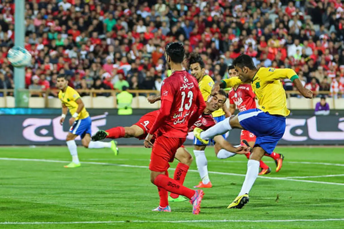 برتری صنعت نفت مقابل پرسپولیس در نیمه اول