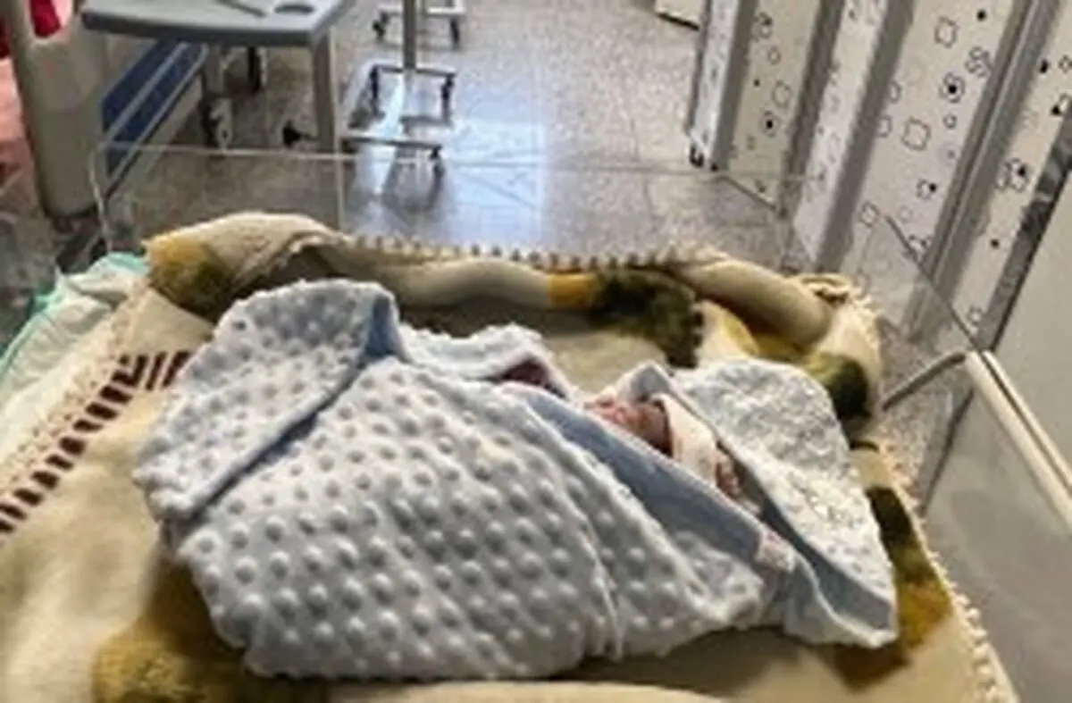 کودکی که با تلاش تیم امداد دریایی درمسیر چارک به کیش متولد شد