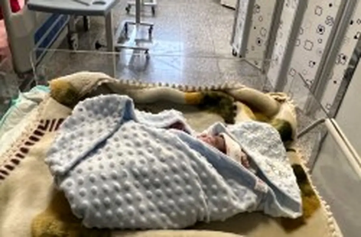 کودکی که با تلاش تیم امداد دریایی درمسیر چارک به کیش متولد شد