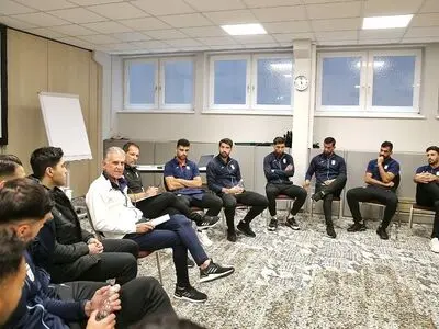 نخستین جلسه فنی کی‌روش با بازیکنان تیم ملی فوتبال