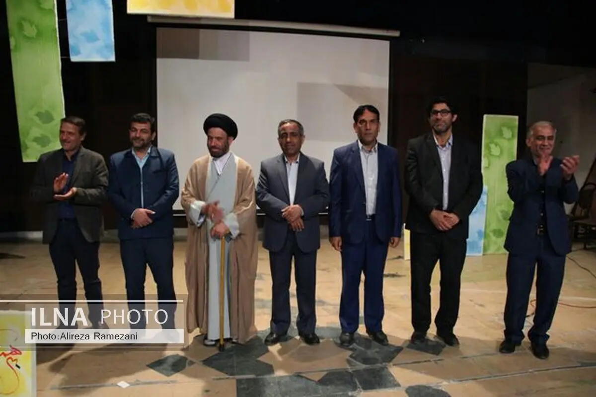 شب شعر انقلاب در شهرستان دیر برگزار شد