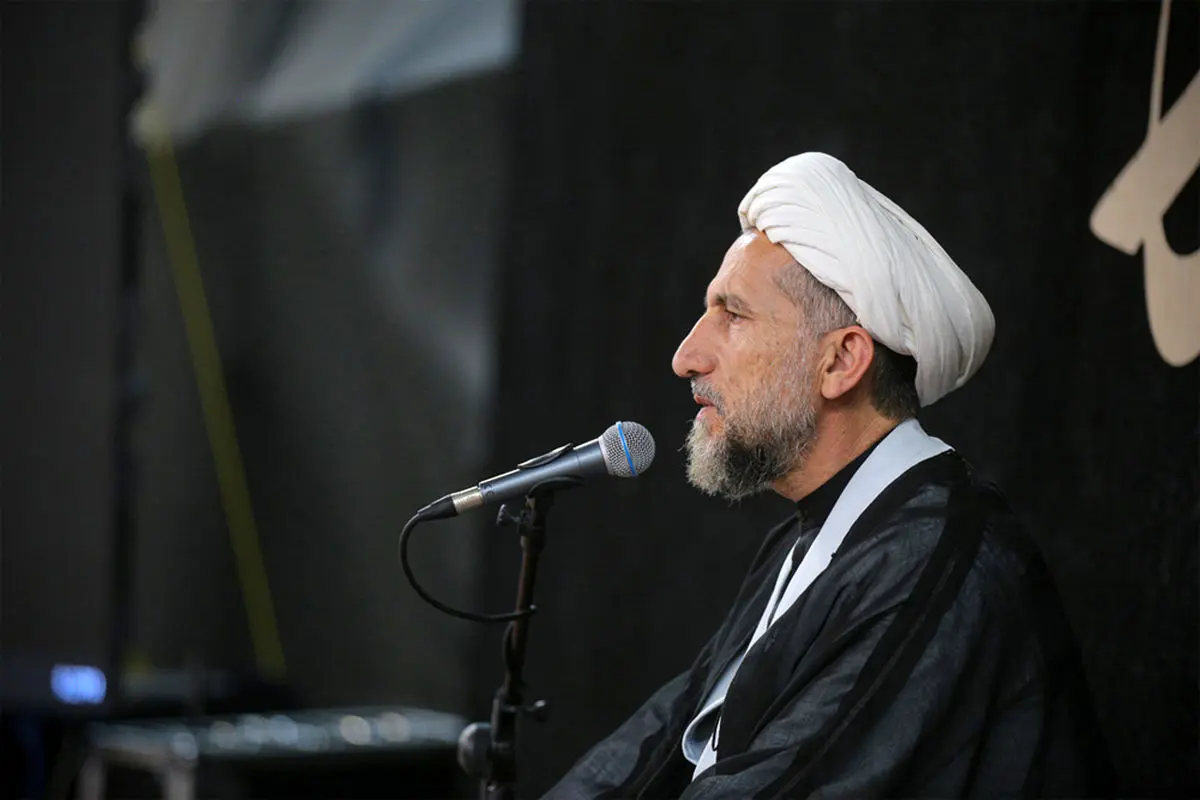 دشمن بر اساس ظواهر تجزیه و تحلیل میکند / همه ملت ما پای نظام است