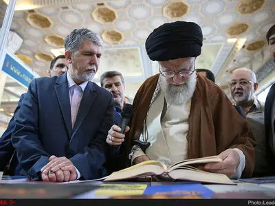 بازدید رهبر انقلاب از سی و‌‌ یکمین نمایشگاه بین‌المللی کتاب تهران