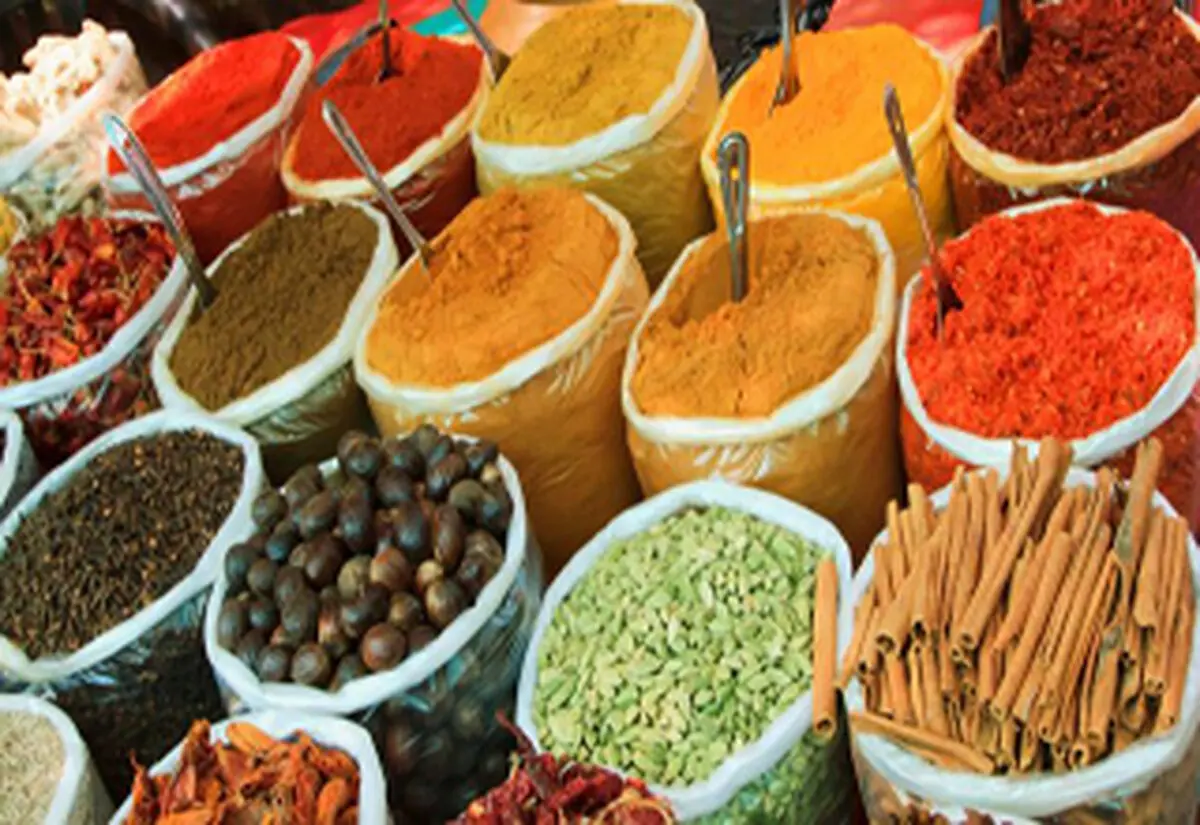 واردات ۲۴۵ میلیون دلاری اسانس و عرقیات