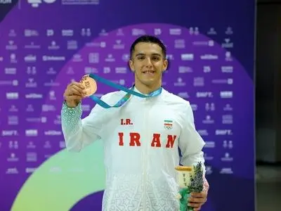 مدال برنز ۲۰۰ متر آزاد بازی‌های کشورهای اسلامی بر گردن قاسمی