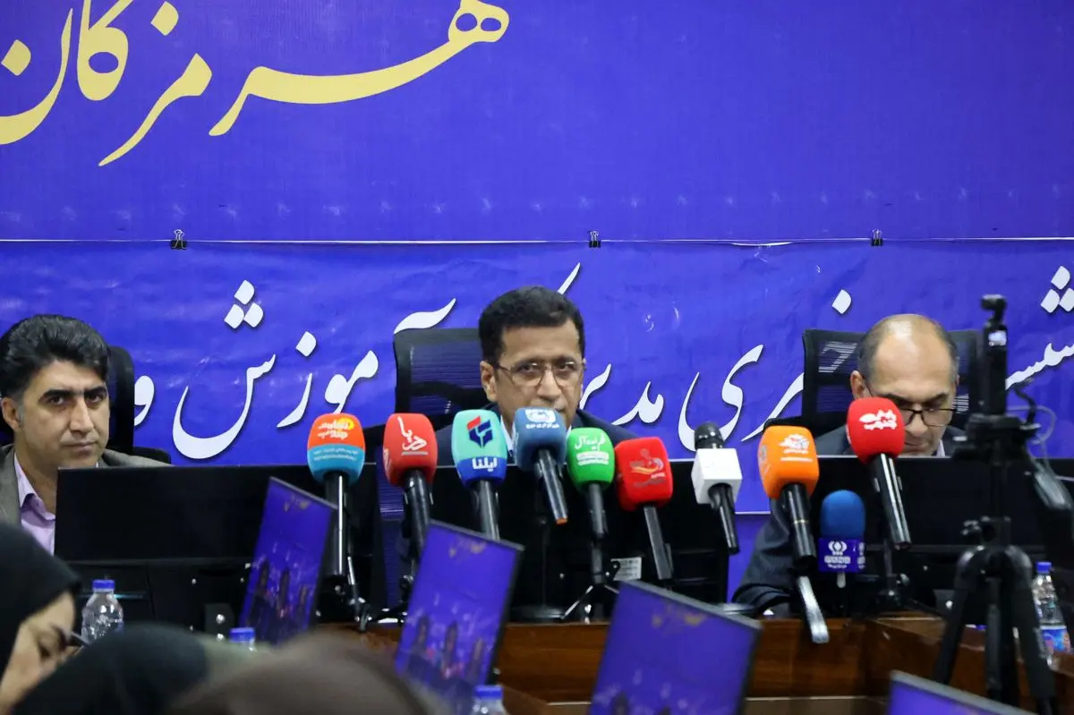 تجلیل از ۸۰ معلم نمونه هرمزگان در هفته معلم؛ محور برنامه‌ها یاد شهدای فرهنگی +فیلم