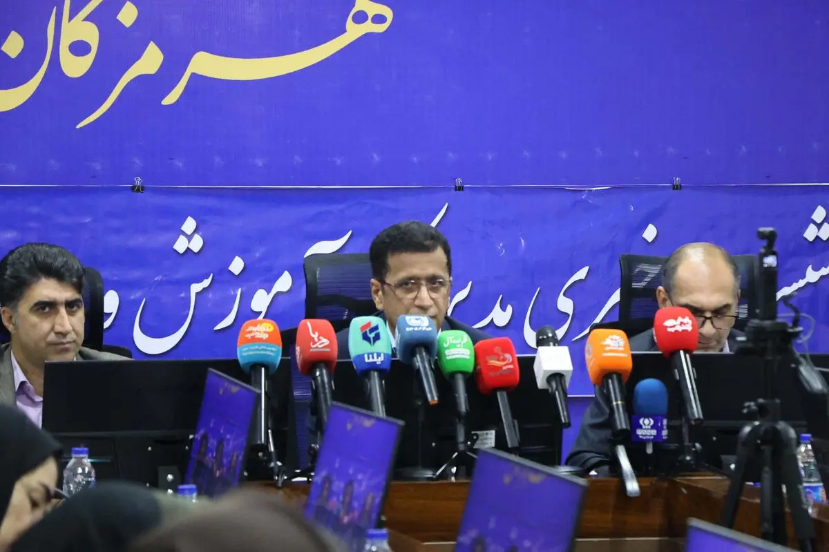 تجلیل از ۸۰ معلم نمونه هرمزگان در هفته معلم؛ محور برنامه‌ها یاد شهدای فرهنگی +فیلم
