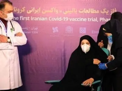 بدء المرحلة الثانیة من حقن المتطوعین بلقاح کورونا الإیرانی 