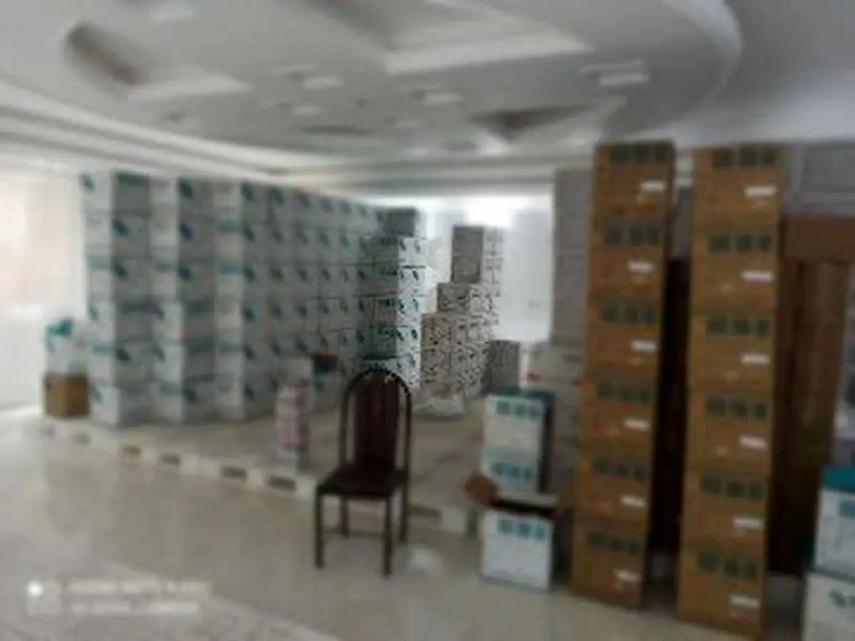 کشف انبار احتکار تجهیزات پزشکی در قم

