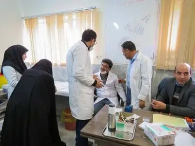 ویزیت‌های جمعی و همزمان برخی پزشکان نقض اخلاق پزشکی است/ با پزشکان متخلف برخورد می‌شود