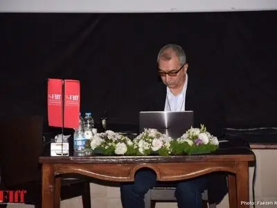 با به وجود آمدن شبکه‌های مجازی همه عکاس شده‌اند