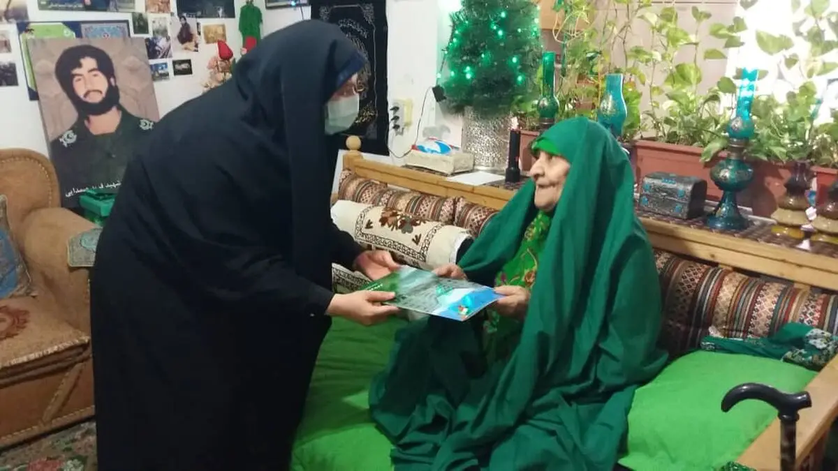 دیدار مدیرکل امور بانوان استانداری مازندران با بانوی مبارز انقلابی