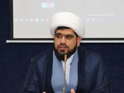 برخی در آغاز نهضت با این استدلال که شاه شیعه است، مبارزه را نفی می‌کردند