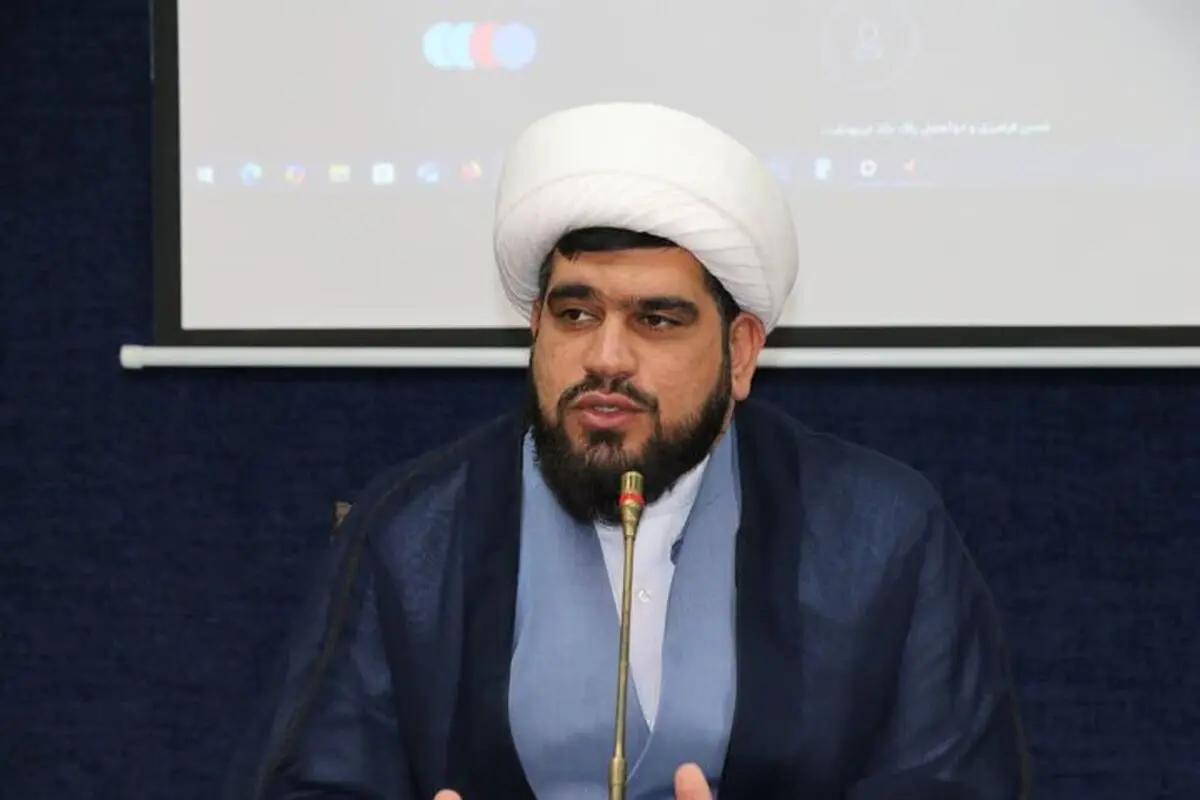 برخی در آغاز نهضت با این استدلال که شاه شیعه است، مبارزه را نفی می‌کردند