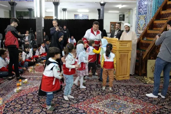 کودکان سرعینی عیدی‌های خود را برای آزادی زندانیان اهدا کردند