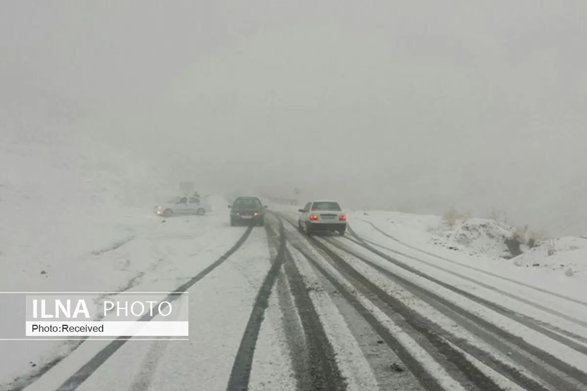 بارش برف گردنه‌های قزوین را فراگرفت