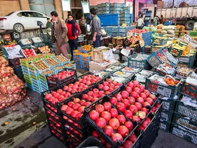چندگانگی قیمت ‌میوه در میدان میوه و تره بار سمنان/ افزایش قیمت 100 درصدی میوه ها قابل قبول نیست