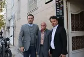 نصب پلاک افتخار بر سردر منزل علی اکبر حیدری
