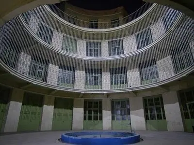 مبارز انقلابی که ۱۰ سال از عمرش را در زندان ساواک گذرانده و از ۱۴ گلولۀ منافقین جان سالم به‌در برد + فیلم