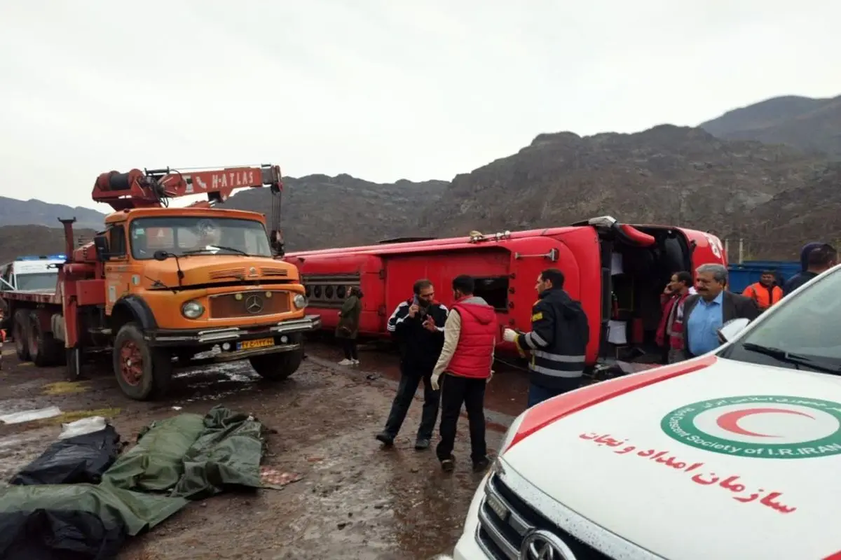 واژگونی اتوبوس در قزوین ۲۸ مصدوم و فوتی برجای گذاشت