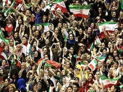  FIVB همچنان از ایران می‌خواهد که حضور بانوان در ورزشگاه‌ها را آزاد کند