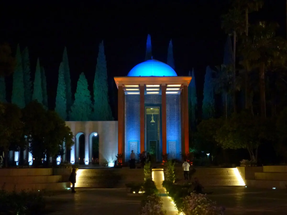 به ارتباط و خواندن «آثار سعدی» نیاز داریم

