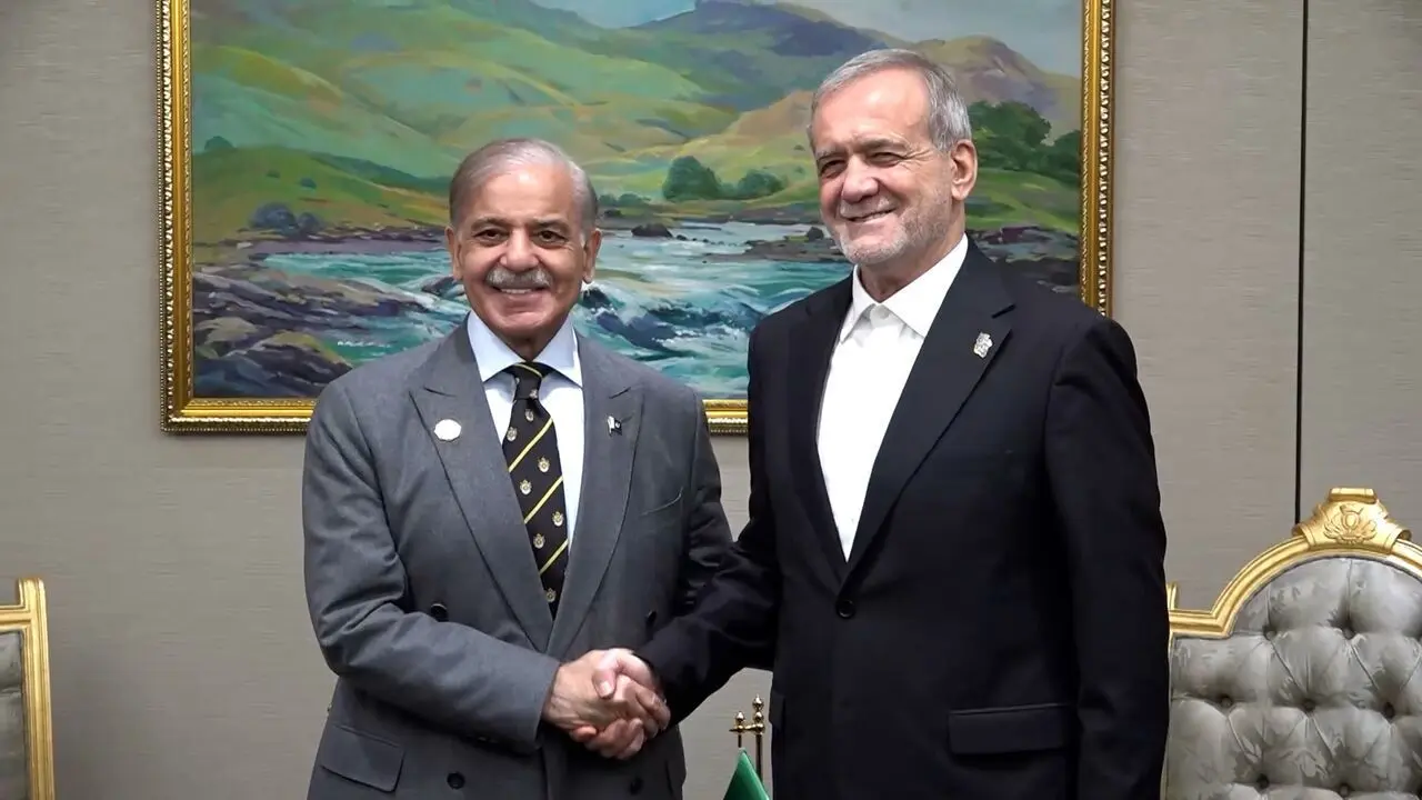 ايران وباكستان تؤكدان على تعزيز التعاون المشترك وتسريع تنفيذ الاتفاقيات القائمة