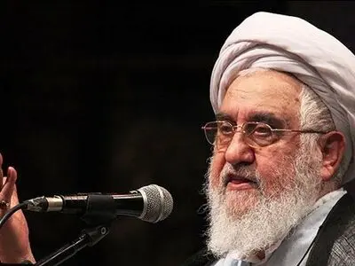 مسئولان نماز را عزیزانه اقامه کنند