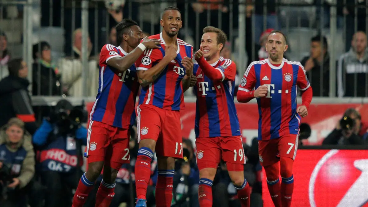آتش‌بازی باواریایی‌ها در آلیانس‌آرنا/ توپخانه بایرن سنگر شاختار را ویران کرد