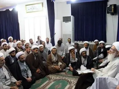 ورود فرزند آیت الله مصباح یزدی با شعار «ما هم اجازه نمی‌دهیم»