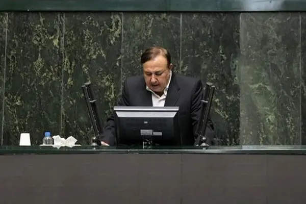 نحوه نمایش مراسم جشن قهرمانی باشگاه تراکتور از رسانه ملی جلوه‌ای از بدسلیقگی بود