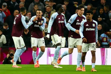 منچستریونایتد در خانه استون‌ویلا باخت