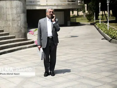 مصرف‌کنندگان بالای ۵ مگاوات، برق را از  بورس انرژی دریافت کنند