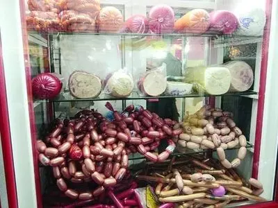 کشف ۲ تن سوسیس و کالباس غیرمجاز در کنگاور