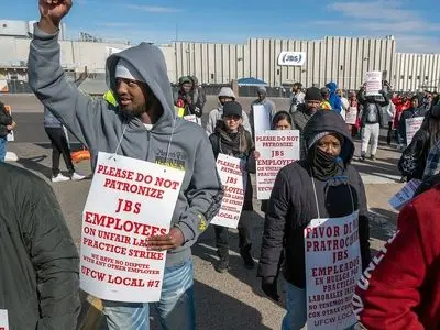 موفقیت کارگران کارخانه محصولات گوشتی آمریکا پس از اعتصاب یکماهه