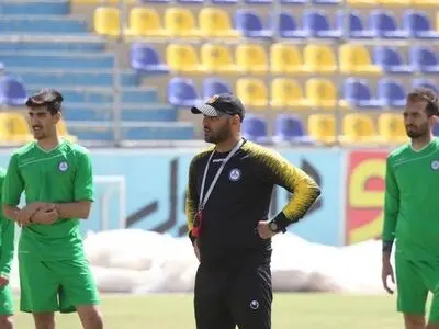 عبداللهی: پنجره نفت بسته است / اگر باشگاه حمایت کند و بازیکن جدید به تیم اضافه کنیم می‌توانیم در لیگ بمانیم