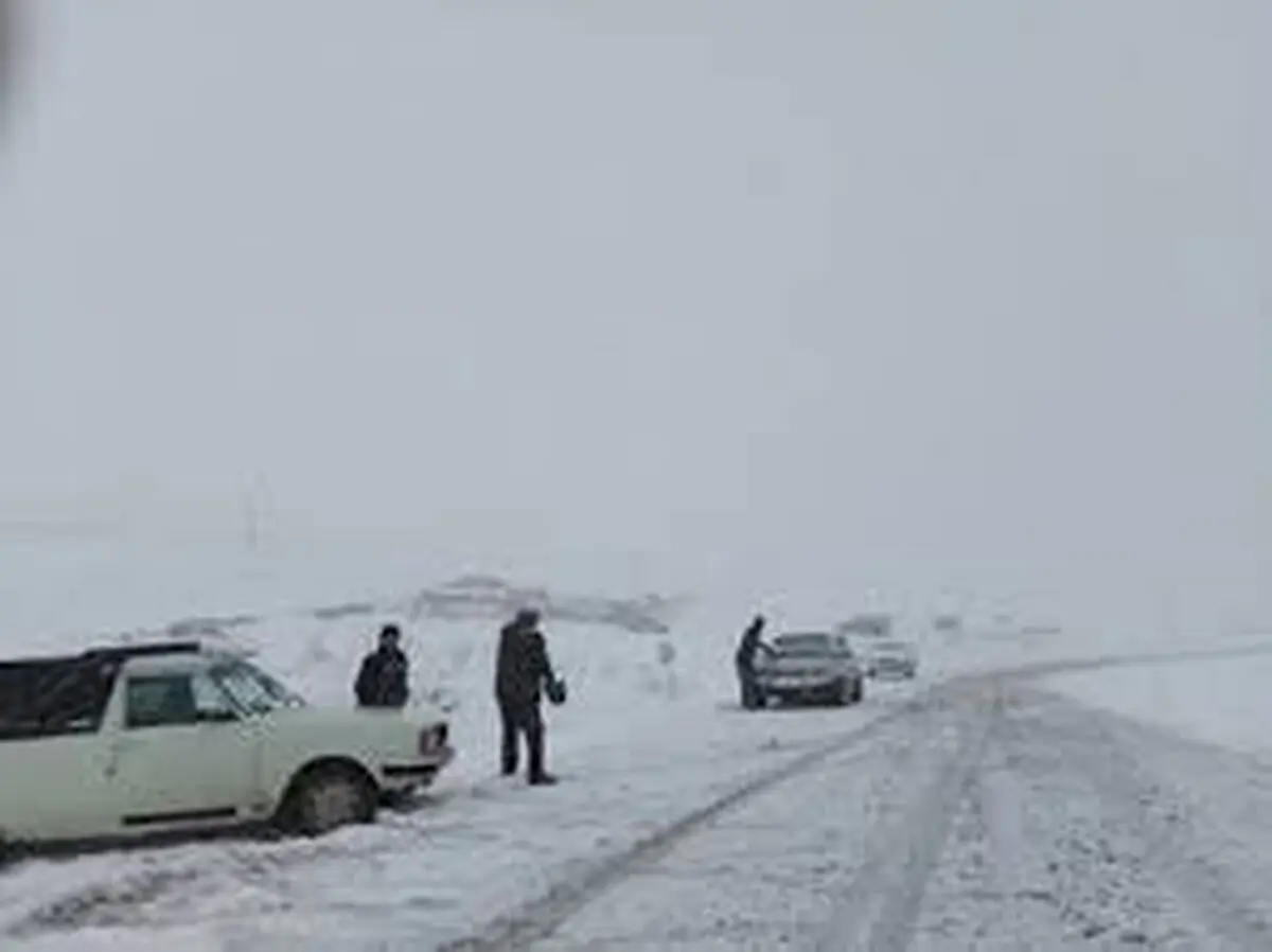 انسداد راه ارتباطی ۵۰ روستای بروجرد بر اثر بارش برف