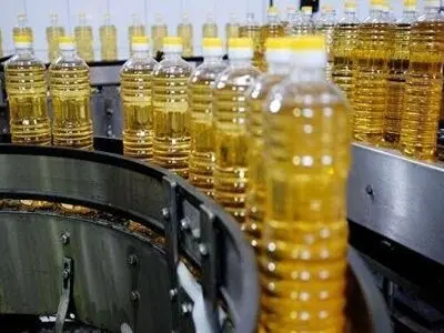 آغاز تخصیص ۲۵ هزار تن روغن به واحدهای تولیدی/ تاخیر در تزریق ارز ۲۸۵۰۰ تومانی به واردات روغن 