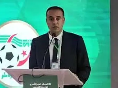 ویدئو: گفتگوی طولانی رئیس فدراسیون فوتبال الجزایر و ولادیمیر پتکوویچ‎!‎