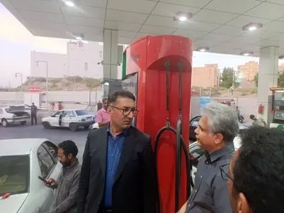 توقیف بیش از ۱۰۰ کارت سوخت و ٢٣ خودروی متخلف در نخستین روز اجرای طرح نظارت بر جایگاه‌های سوخت