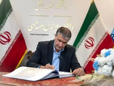 امضای دفتر یادبود «شهدای هسته‌ای» در دانشگاه شهید بهشتی