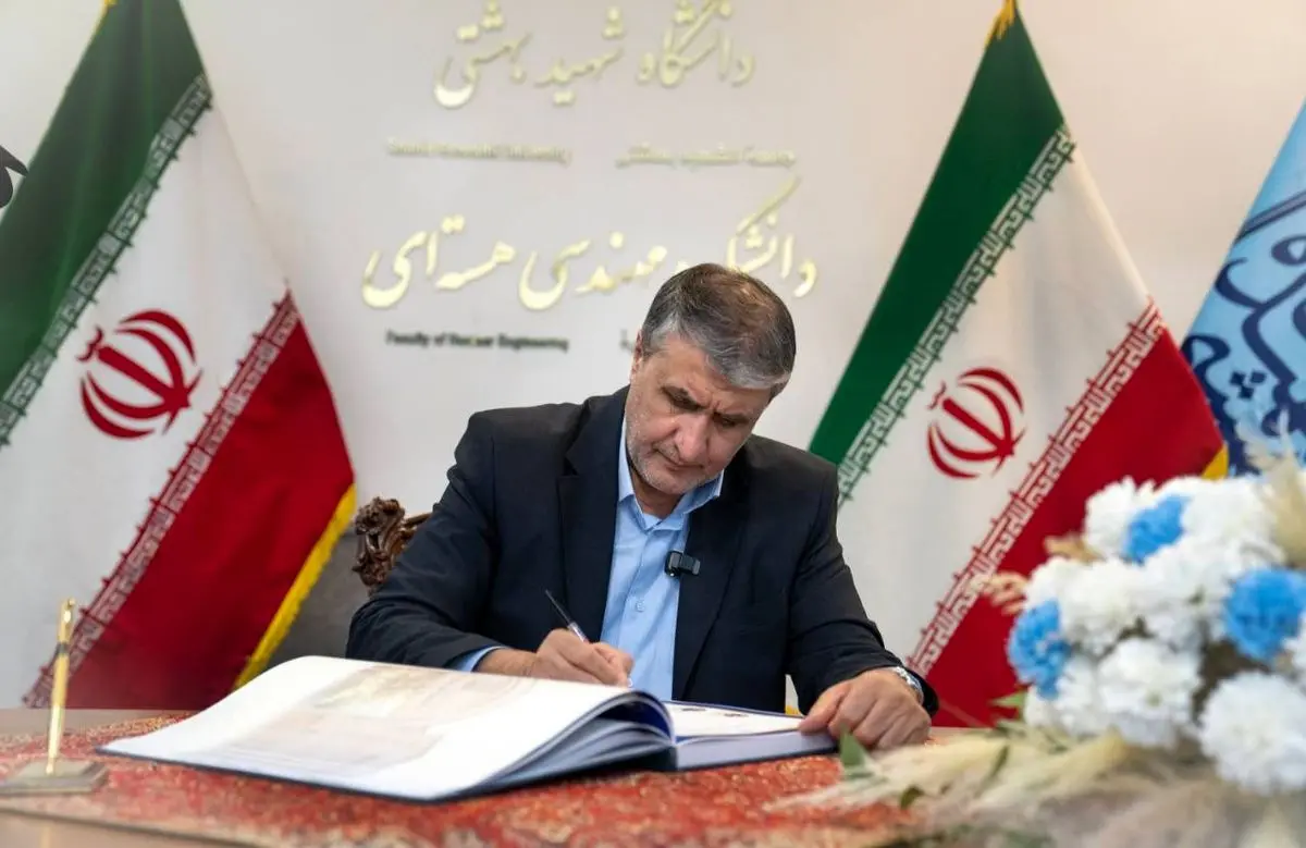 امضای دفتر یادبود «شهدای هستهای» در دانشگاه شهید بهشتی