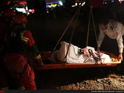 خروج جسد کارگر مدفون شده در چاه فاضلاب 
