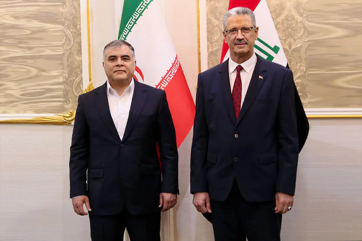 وزيرا النفط الإيراني والعراقي يوقعان مذكرات تفاهم لتعزيز التعاون المشترك