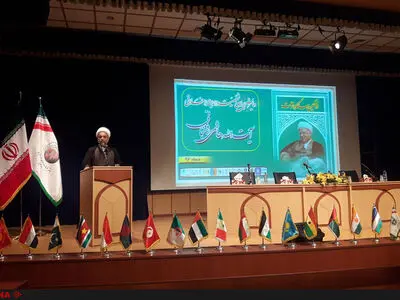 آیت‌الله هاشمی هیچ‌گاه از مدار اخلاق خارج نشد