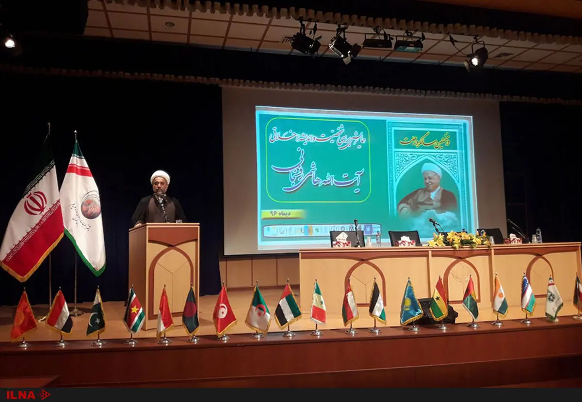 آیت‌الله هاشمی هیچ‌گاه از مدار اخلاق خارج نشد