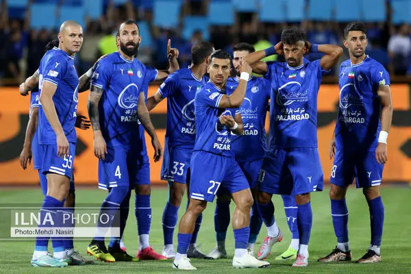  دیدار تیمهای فوتبال استقلال تهران وصنعت نفت آبادن