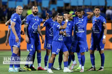  دیدار تیمهای فوتبال استقلال تهران وصنعت نفت آبادن